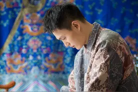 山东手造丨90后小伙1年时间复刻古代凤冠：1000多道工序纯手工打造图片