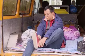 躺在车里睡在机房 疫情下电梯维保人的“保卫战”图片