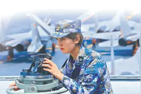 军营里的“她”力量图片