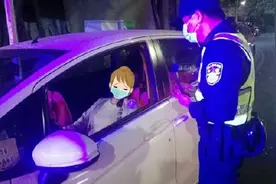 危险！女子开车太紧张突然全身动不了，经诊为生理性缺氧图片