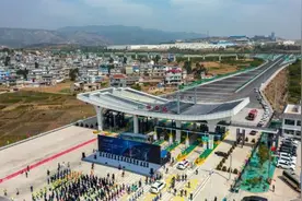 云南新楚大高速公路建成通车图片