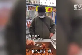 商丘53岁智力受损大叔被整条街的店主宠 店主：想吃什么自己来图片