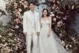 孙艺真闺蜜婚礼上自拍 后方女星表情NG⋯钓出本人：请保护我的脸图片