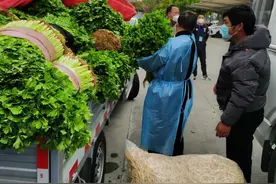 喂，你们收菜吗？海宁这位所长居然在派出所里卖菜图片