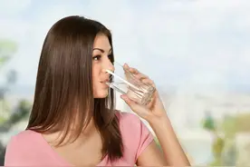 一喝水就想尿和经常喝水却没尿，哪个才是肾不好？图片