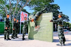 新兵第一次跑400米障碍，表现怎么样？图片