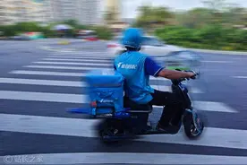 阿里旗下饿了么、菜鸟等企业增调3000名骑手快递员保供上海图片