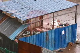 异味飘散！昆明小新册市场垃圾房影响周边居民！官方：安排图片