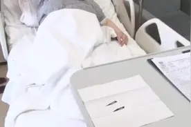 土耳其一女子因腹痛就医 被发现腹部有两个手术刀片图片