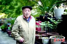 106岁老红军肖先东病逝，放牛娃不要红军大洋要入伍图片
