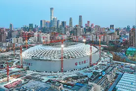 北京工人体育场改造复建项目钢结构完工图片