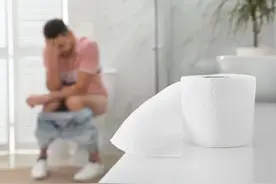 一天中什么时候上厕所最好？哪个姿势排便更顺畅？便秘、痔疮的人最该看看图片