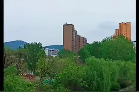 远看山有色，近听水无声。一怀清欢，丰盈的是光影之间的斑斓图片