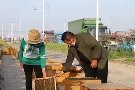 夫妻俩滞留，当地拉来一根电线，为啥？图片