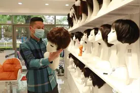 济南小伙为千余名癌症患者做假发 每顶背后都有故事图片