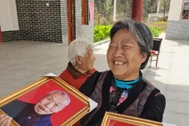 陕西姑娘为2000位老人拍遗照：自己也在经历一场死亡教育图片