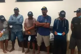 漂流瓶藏着求救纸条，6人困在荒岛数日后获救，船只着火无奈上岛图片