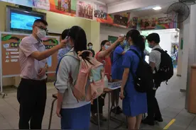 香港再现学生群组：一中学同班3人感染，一教学机构增4例确诊图片