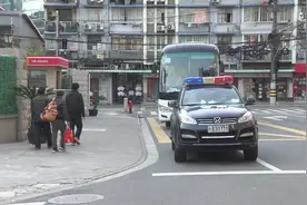 老旧小区阳性感染者，及时转运避免社区传播图片