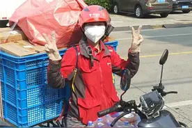 四川援沪女快递员：我对上海有特殊的感情，会一直干到疫情结束图片