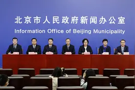 北京顺义：封控区瓜农从家到瓜田闭环管理，耕种防疫两不误图片