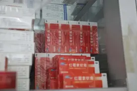 孩子眼睛发红，涂了点红霉素软膏，医生大吃一惊：一字之差，此膏非彼膏图片