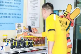 “暖心理发师”免费为新业态劳动者理发图片