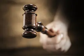 商业贿赂涉案产品终止挂网，拿回扣当“敲门砖”被罚，新卫医械被列入招采信用“黑名单”「集采聚光灯」图片