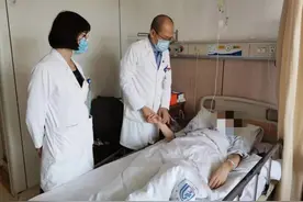 20多岁小伙突然爱“撒娇”，不愿起床，吃饭靠哄……图片