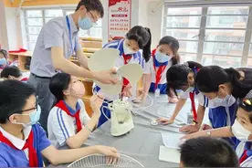 深圳学子解锁电扇维护新课程，拆卸、组装、清洗技能get图片
