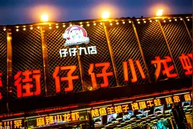 “小龙虾自由”在抖音直播间！商家一小时最多赚3万，美团能坐得住吗？图片