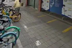 Vlog丨上海“15分钟核酸采样圈”建设如何？记者实测：200-300米就有一个点位图片
