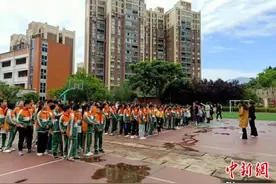 四川雅安：师生有序避震，无一人受伤图片