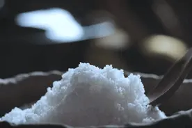 身体出现4个迹象，说明你吃“盐”太多了图片