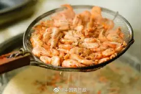 高校校庆请3万多学生免费吃大餐，还有2米长的大蛋糕图片
