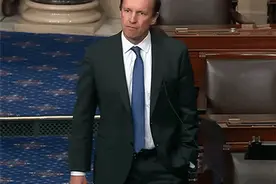 得州校园枪击惨案后，民主党籍参议员痛骂：这是美国独有的问题图片