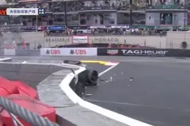 米克·舒马赫的赛车在F1摩纳哥大奖赛中失控撞成两截图片