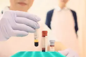 女子睡醒发现手脚不能动弹，丈夫以为是中风，怕得发抖 医生：病根在你丈夫图片