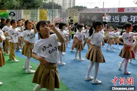 “怀旧”庆“六一”福州小朋友感受“80后”“90后”童年乐趣图片
