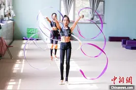 天津艺术体操少女王淇 向世界展示中国之美图片
