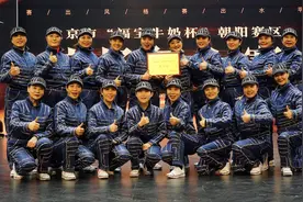 跳舞又表演，还当活道具！东城这支社区舞蹈队参拍电视剧图片