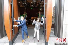 （上海战疫录）上海人的咖啡快乐回来了 星巴克上海近600家门店复市图片