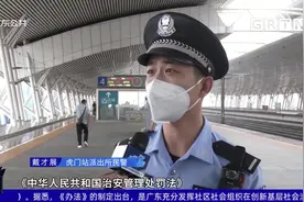 坐高铁下错站女子用行李挡车门被拘留视频封面