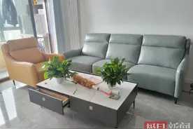 极目帮办丨新买的沙发缺个合格证？记者协调，商家表示可换货处理图片