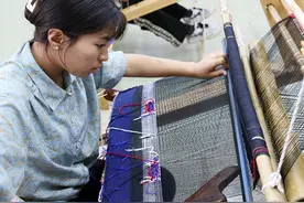 重庆黔江：“非遗”进高校 传承老技艺图片