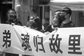 追忆点滴往事 这座城因他泪目图片