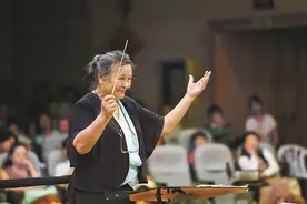 郑小瑛携手“80后”钢琴家殷承宗演绎红色经典图片
