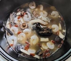 海底椰花胶竹丝鸡煲汤 2026年海底椰薏米煲鸡肉功效