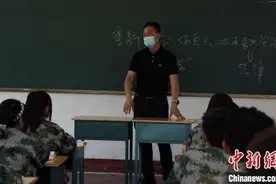 从北大保安到职高校长：希望学生做最好的自己图片