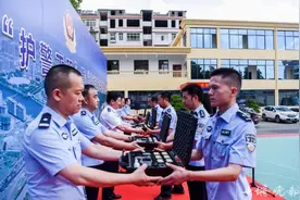 十堰公安首次配备，这种枪厉害了图片